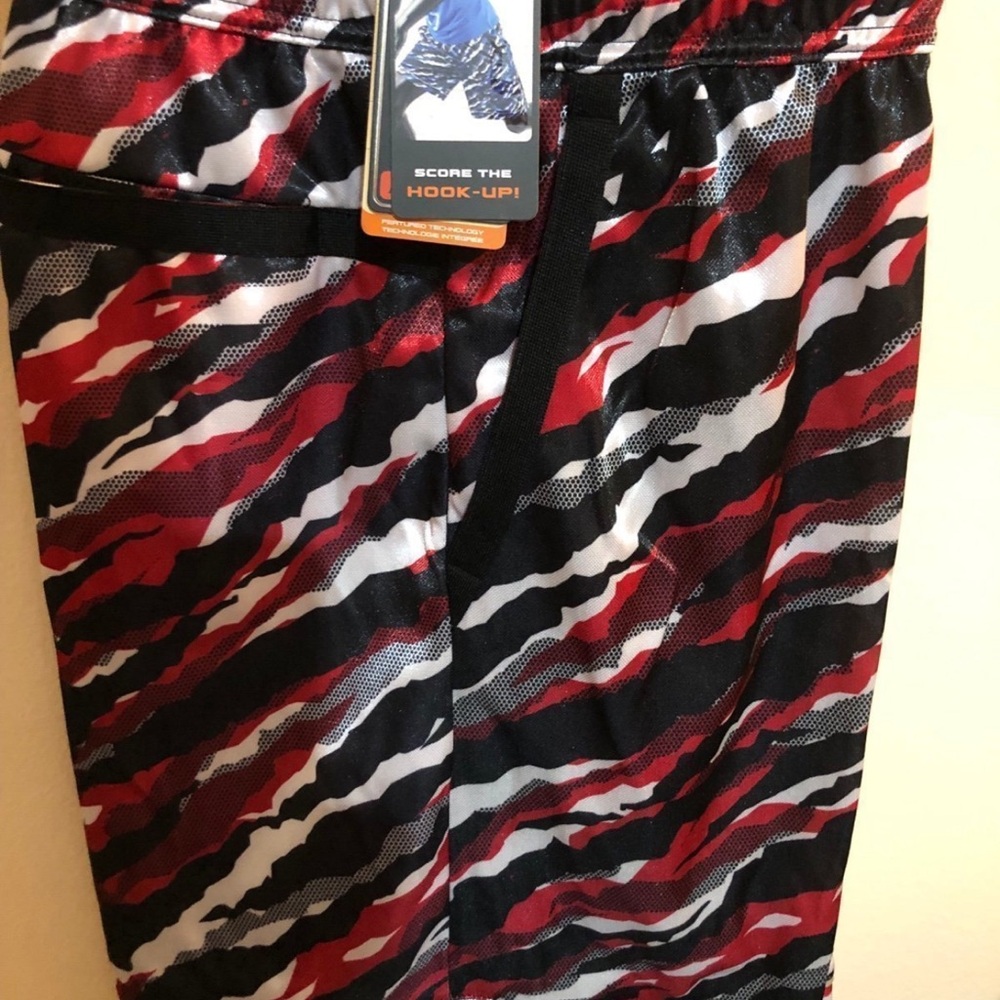 Men's Red and Black Patterned Shorts -NWT
Available Sizes -MEDIUM